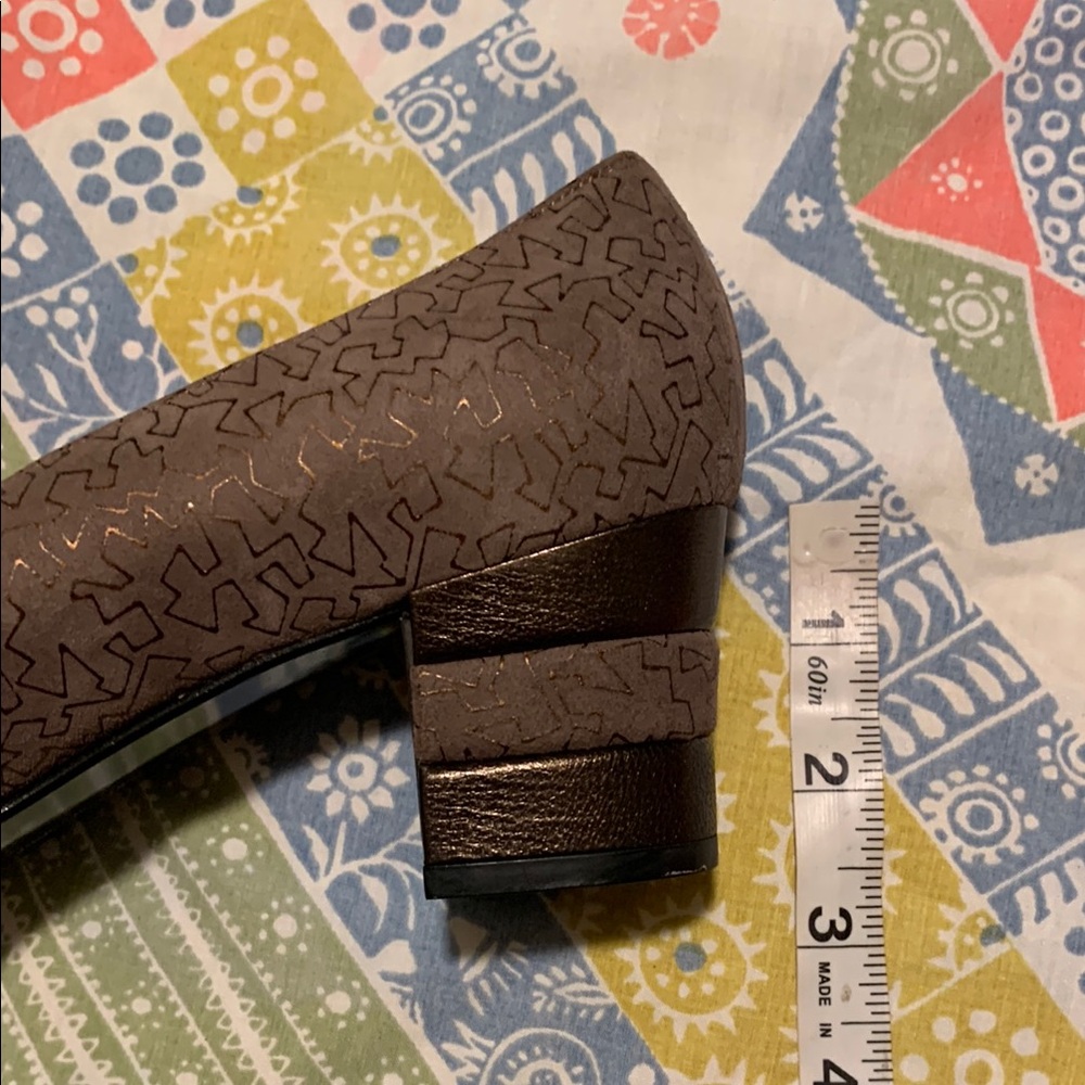 Salvatore Ferragamo Suede Beige and Copper Metallic Size 8 B Heeled Shoes-NEW! - Picture 8 of 12